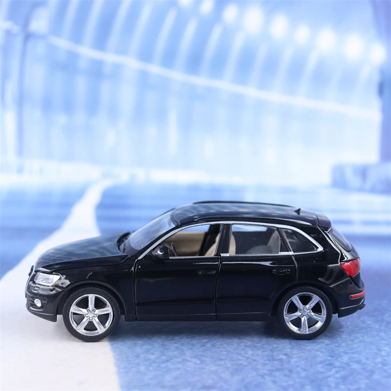 1:32 Audi Q5 High Simulation Diecast Metal Alloy Model car Sound Light Pull Back Collection Kids Toy Gifts F542