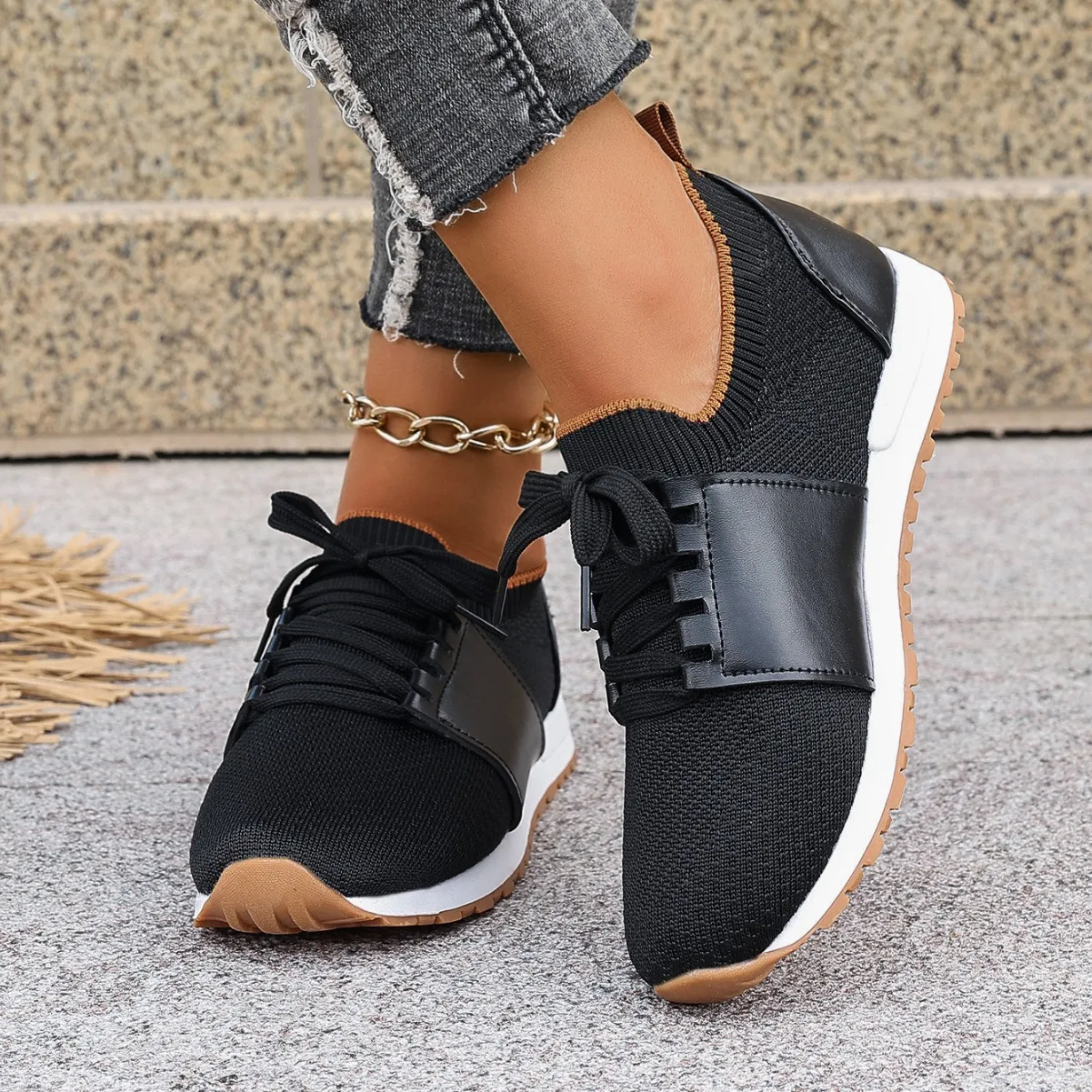 Large size flat sports casual shoes women 2024 new comfortable breathable flying mesh running shoes