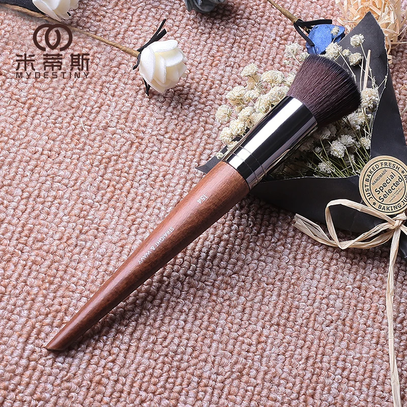Make-up-Pinsel der MUF-Serie MUF154 Foundation-Pinsel mit flachem Kopf, weiche Faserborsten, brauner Griff, glatter Foundation-Pinsel mit flachem Kopf