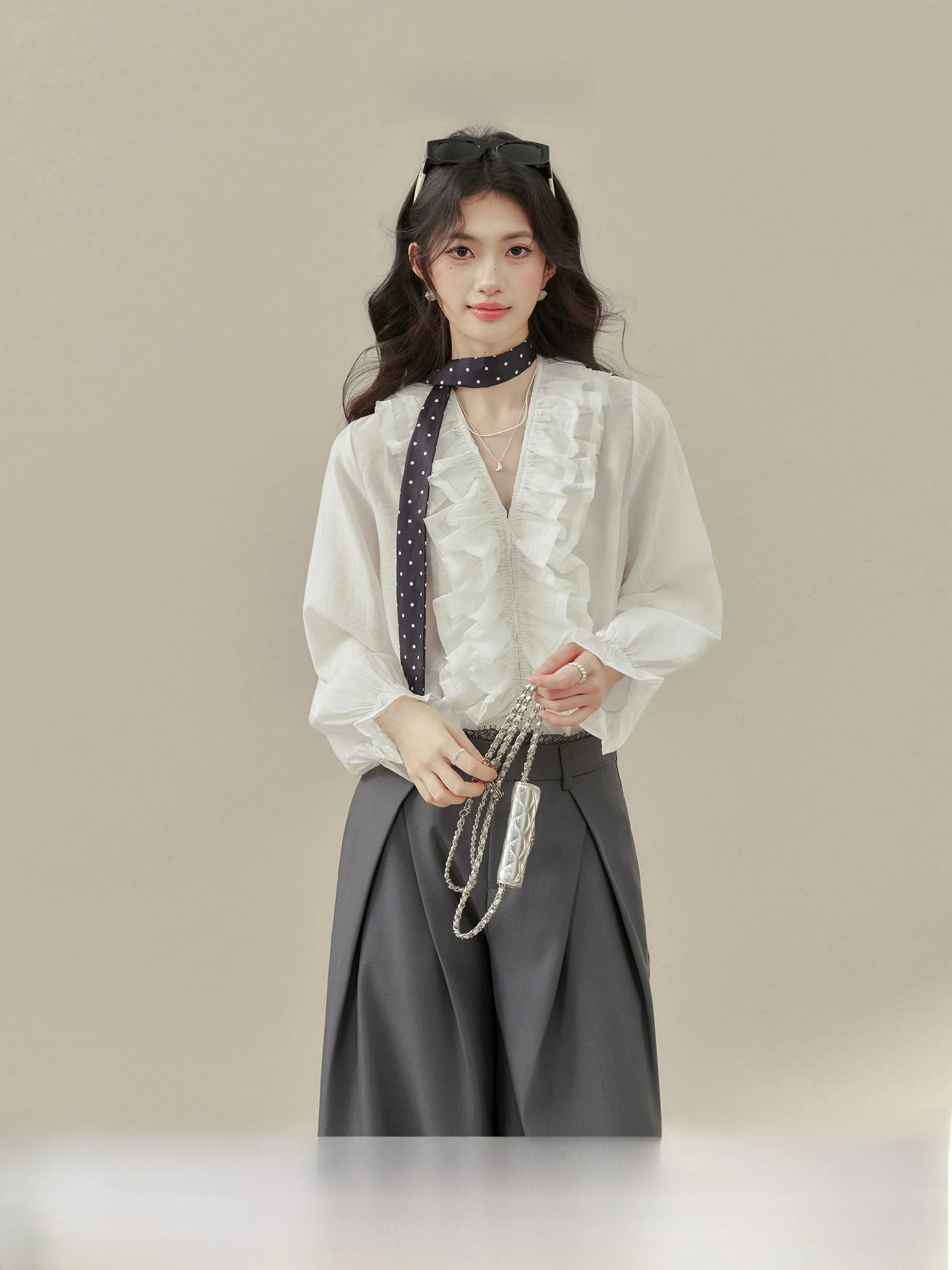 

Elegant Loose Women's Shirt V-Neck Inner Wear White Wooden Trim Shirt for plus Size Ladies Fashionable Spring Season