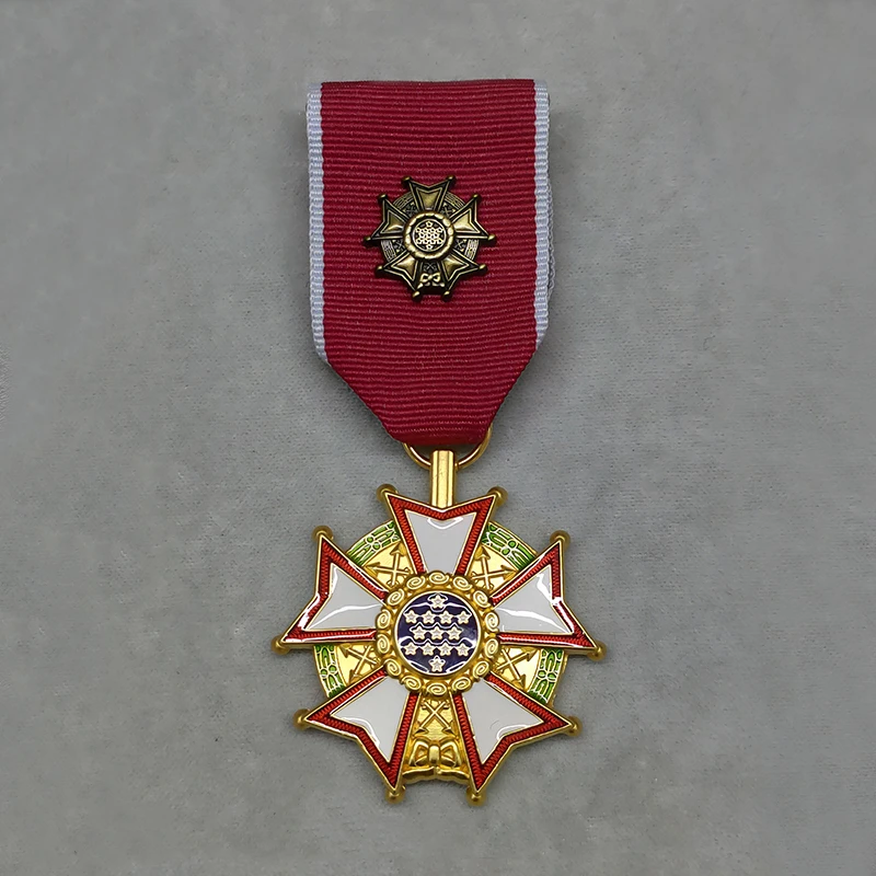 American Merit Commemorative Medal Level 4/3 Collectible Metal Badge