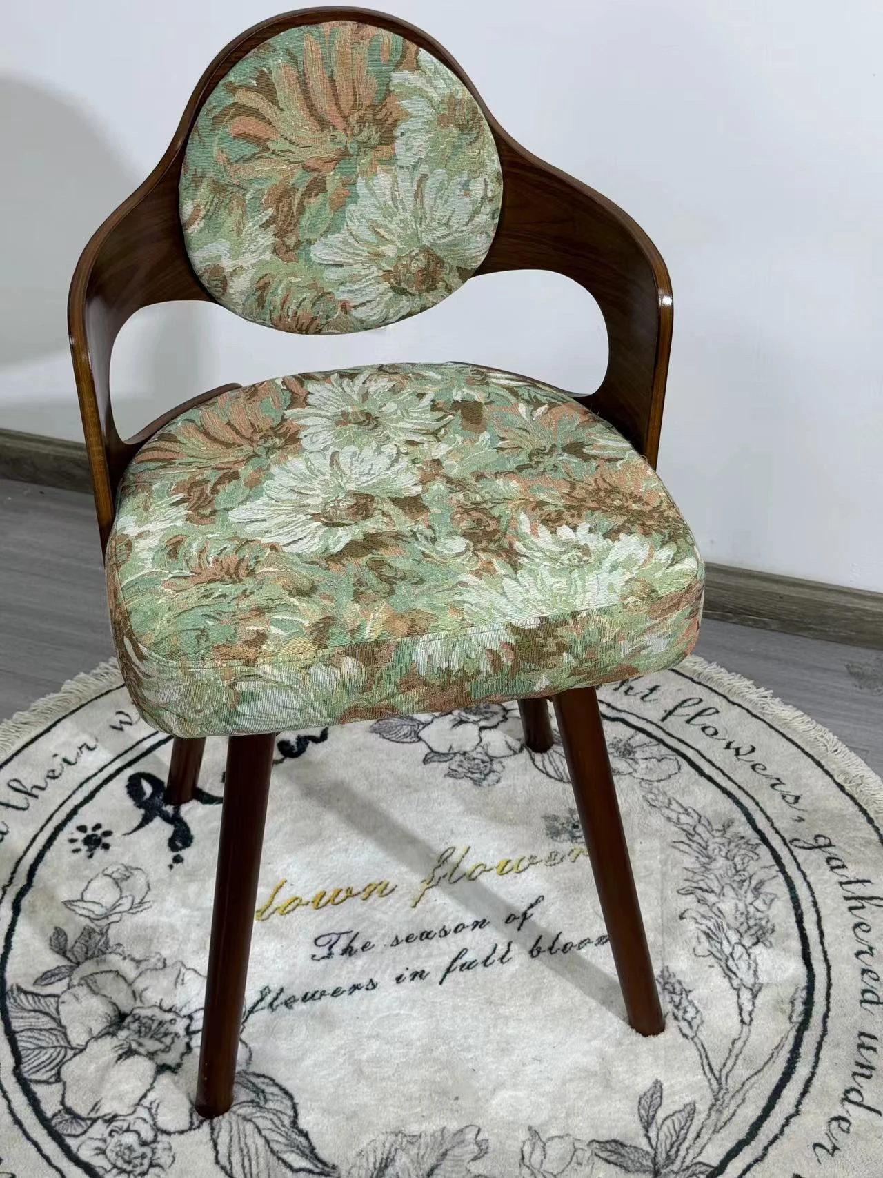 

Горячие продажи Yien стул для макияжа американский легкий роскошный стул для макияжа из цельного дерева обеденный стул