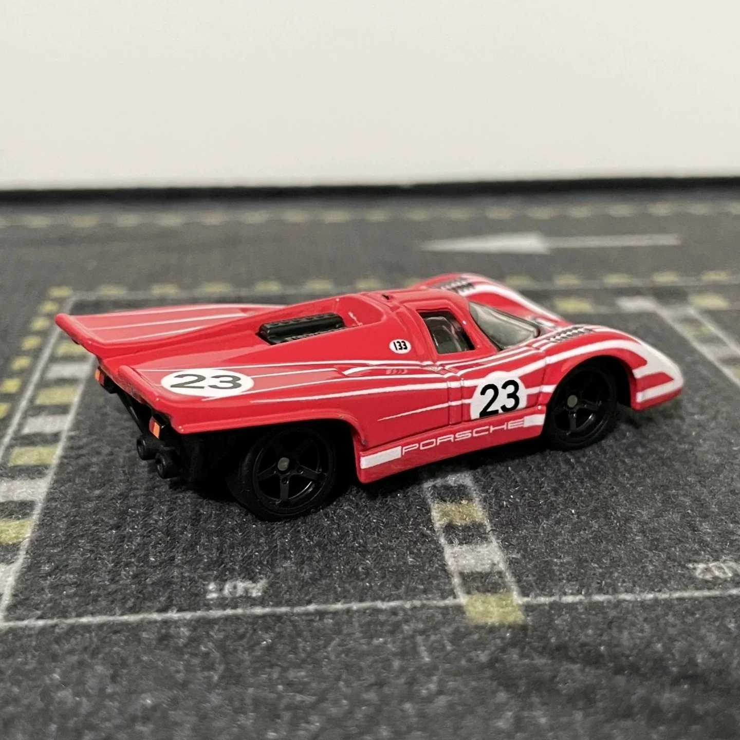 ホットウィール プレミアム ダイキャストカーモデル 1:64スケール フェラーリ ポルシェ 917KH コレクタブルメタルビークルトイ サーキットレジェンドファン向け
