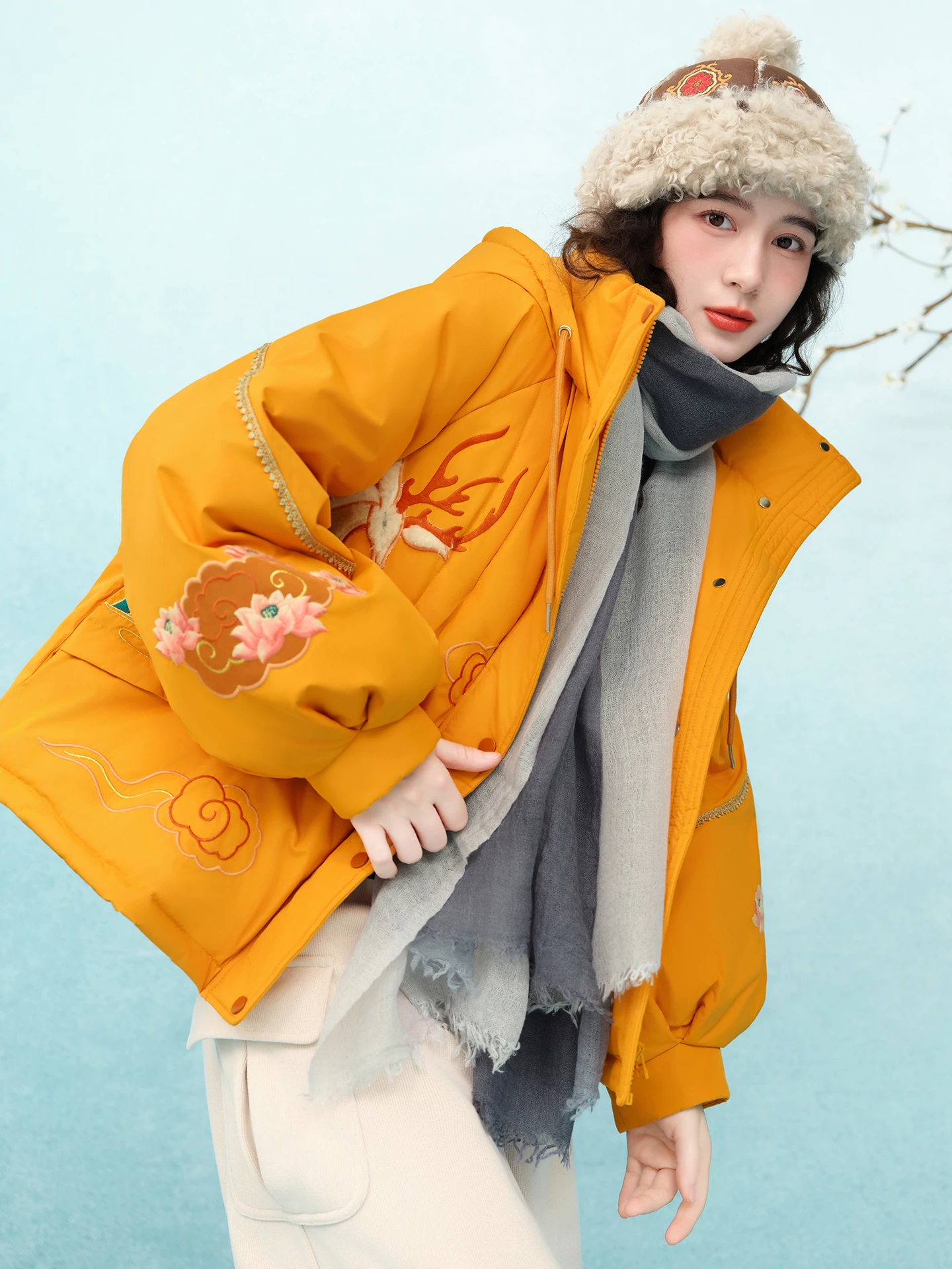 

Зимняя ветрозащитная куртка Su Luo Dreng Silk Road с вышивкой, утепленная пухом, с капюшоном, в стиле ретро, для повседневной носки, из полиэфирного волокна