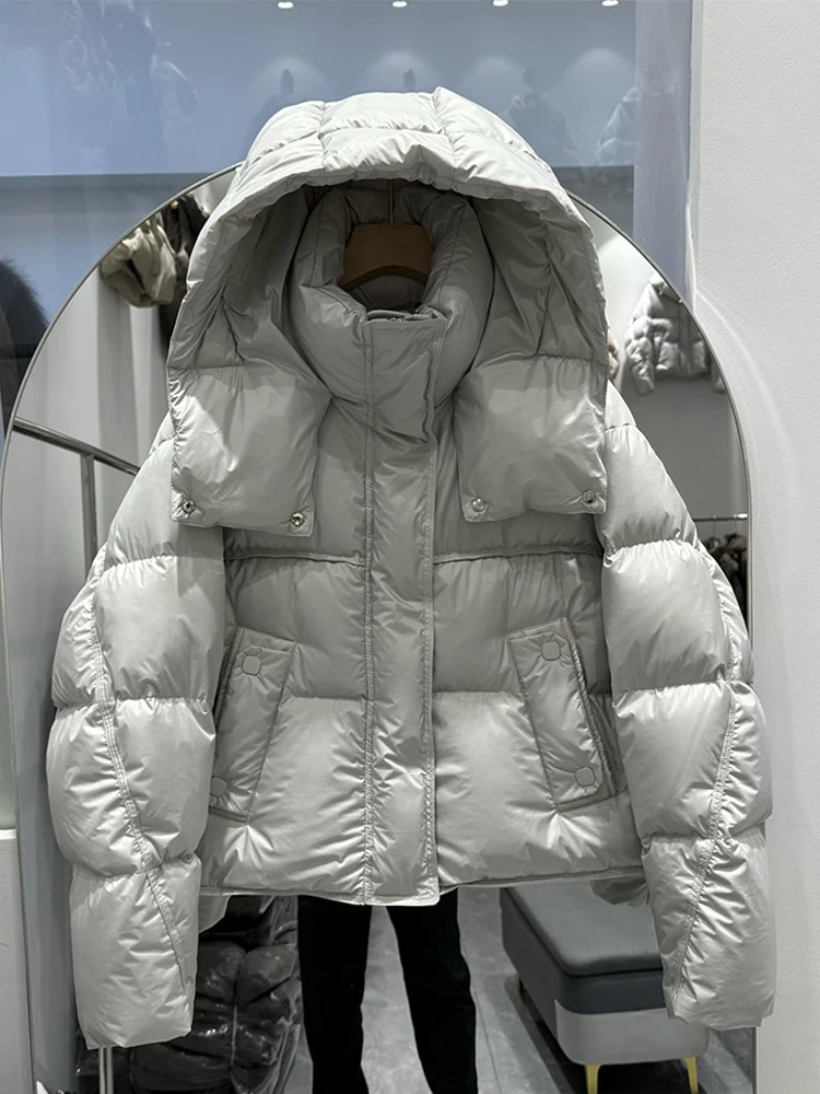 冬の新ダウンジャケット女性のショートフード付き厚いパフスプライシングレザー小さなホワイトダックダウン暖かいエレガントな気質コート