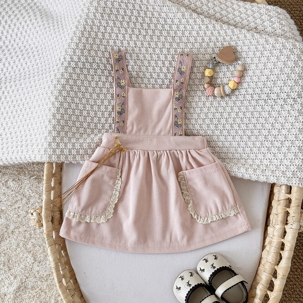 春秋新生児女の子子供ドレス花刺繍ベストストラップスカートひだ - Baby Nursery Embroidery のレビューと価格