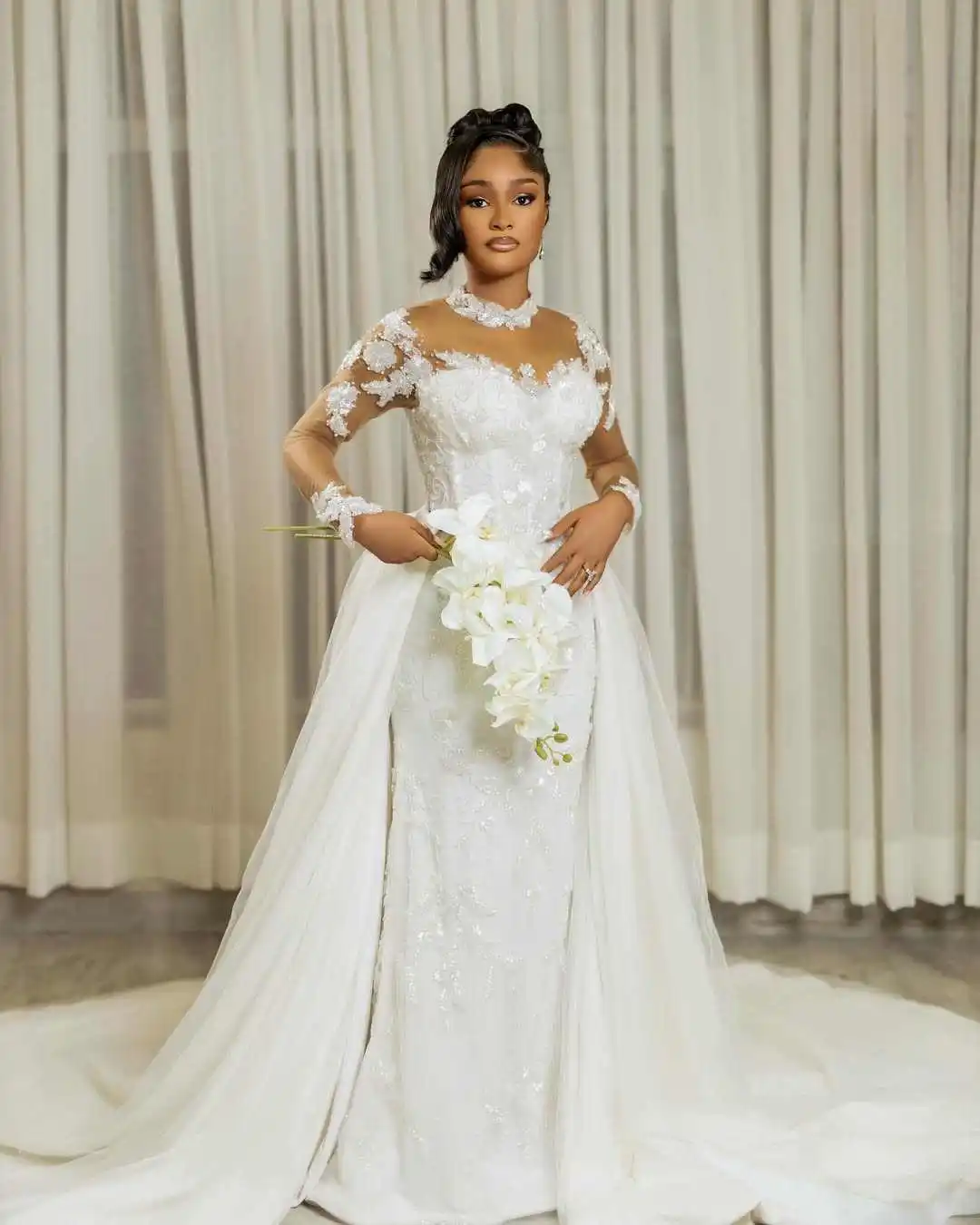 Maßgeschneidertes Hochzeitskleid mit hohem Kragen, funkelnden Perlen und Pailletten, mit Überrock, Vestido De Noiva, langen Ärmeln, Brautkleid