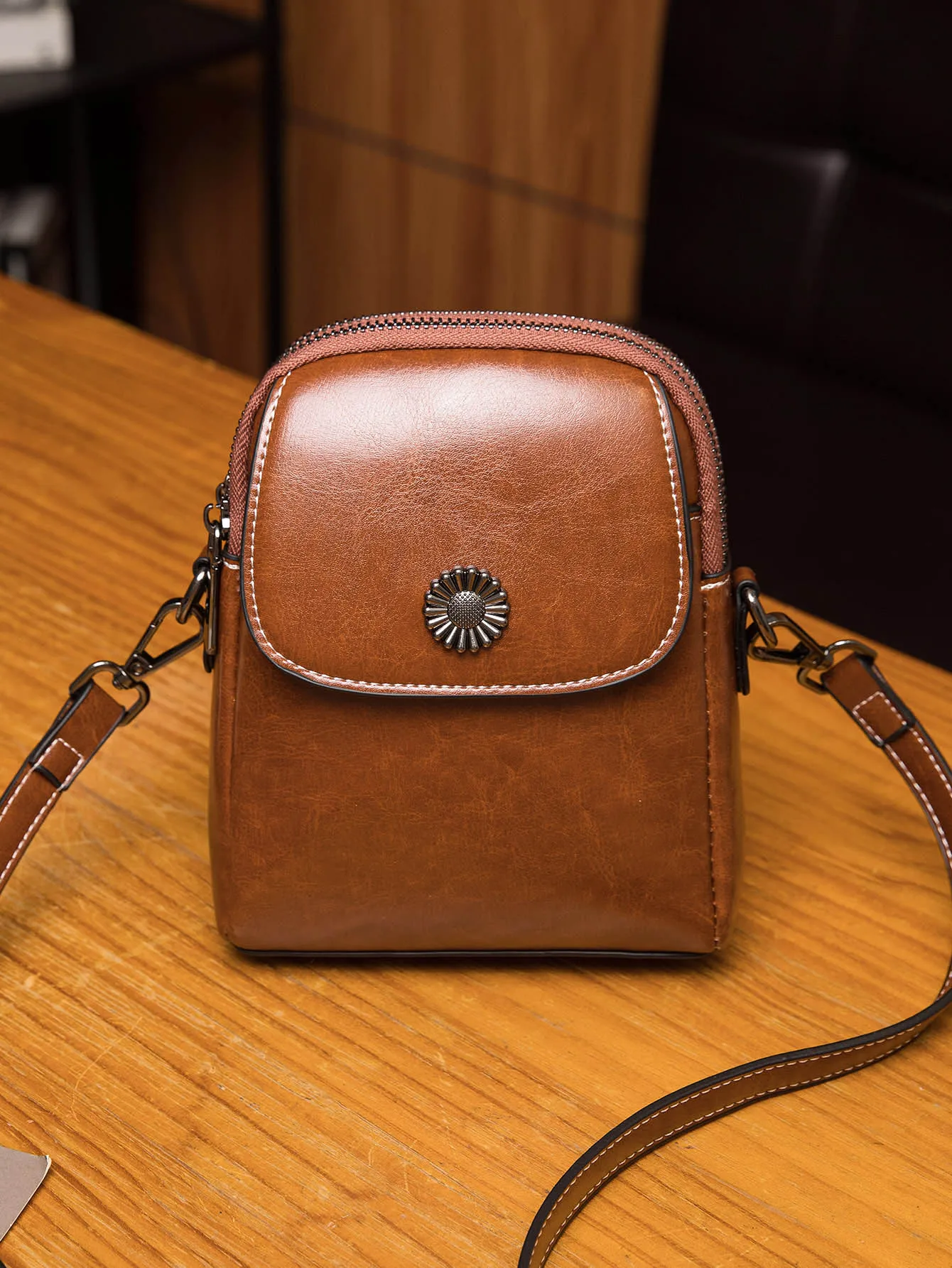 Retro solid color women\'s crossbody bag fashionable flip large capacity double-layer shoulder bag high-quality PUleather handbag