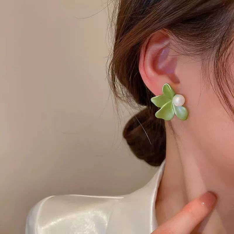 Trendy  Gardenia Pearl Stud Earrings for Women New Design White Green Leaf Flowers Sweet Earrings Fashion Jewelry Wholesale