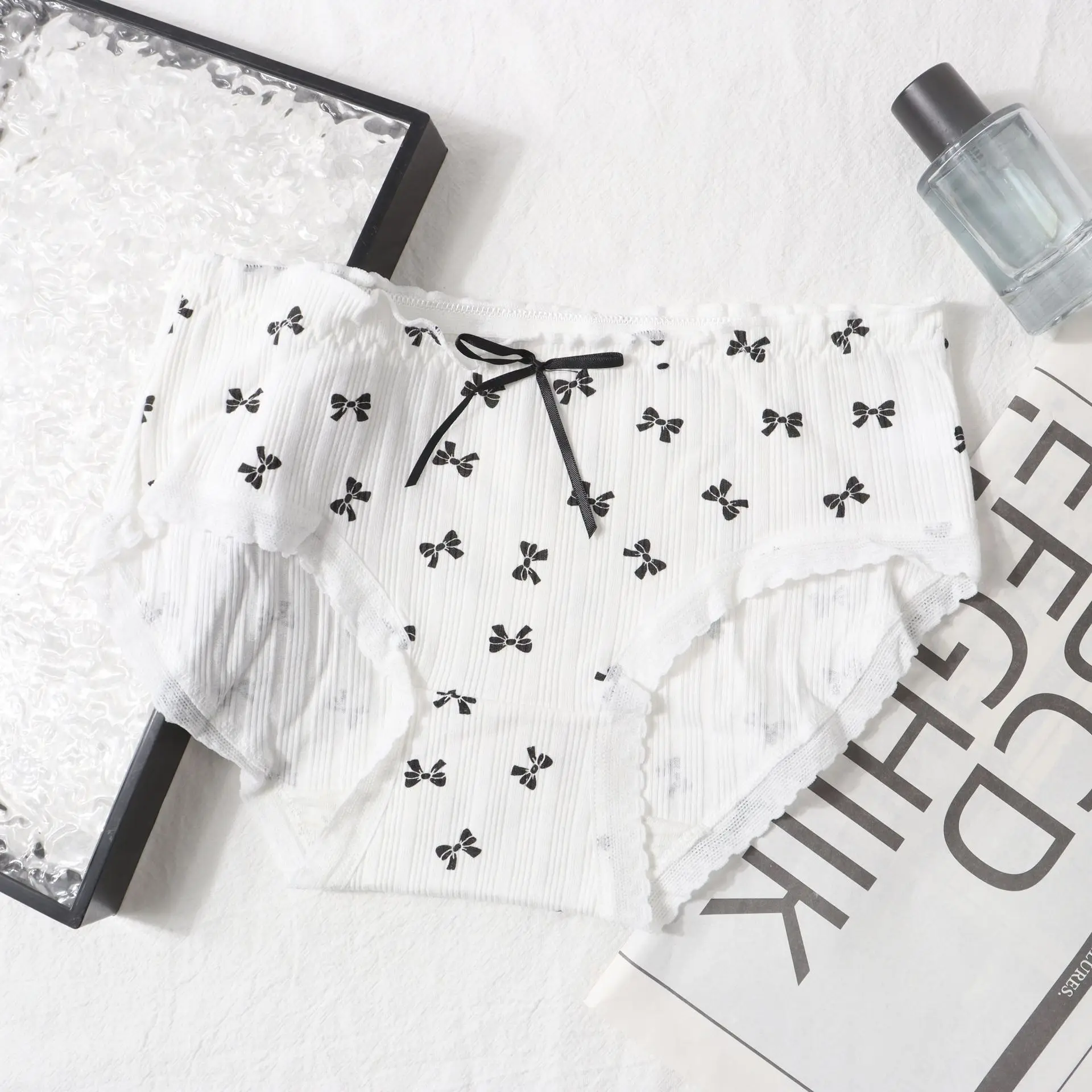 Black and White Bow Printed Underpants Cute Sweet Girl Underpants Cotton Soft and Breathable Mid Waist Student Triangle Shorts