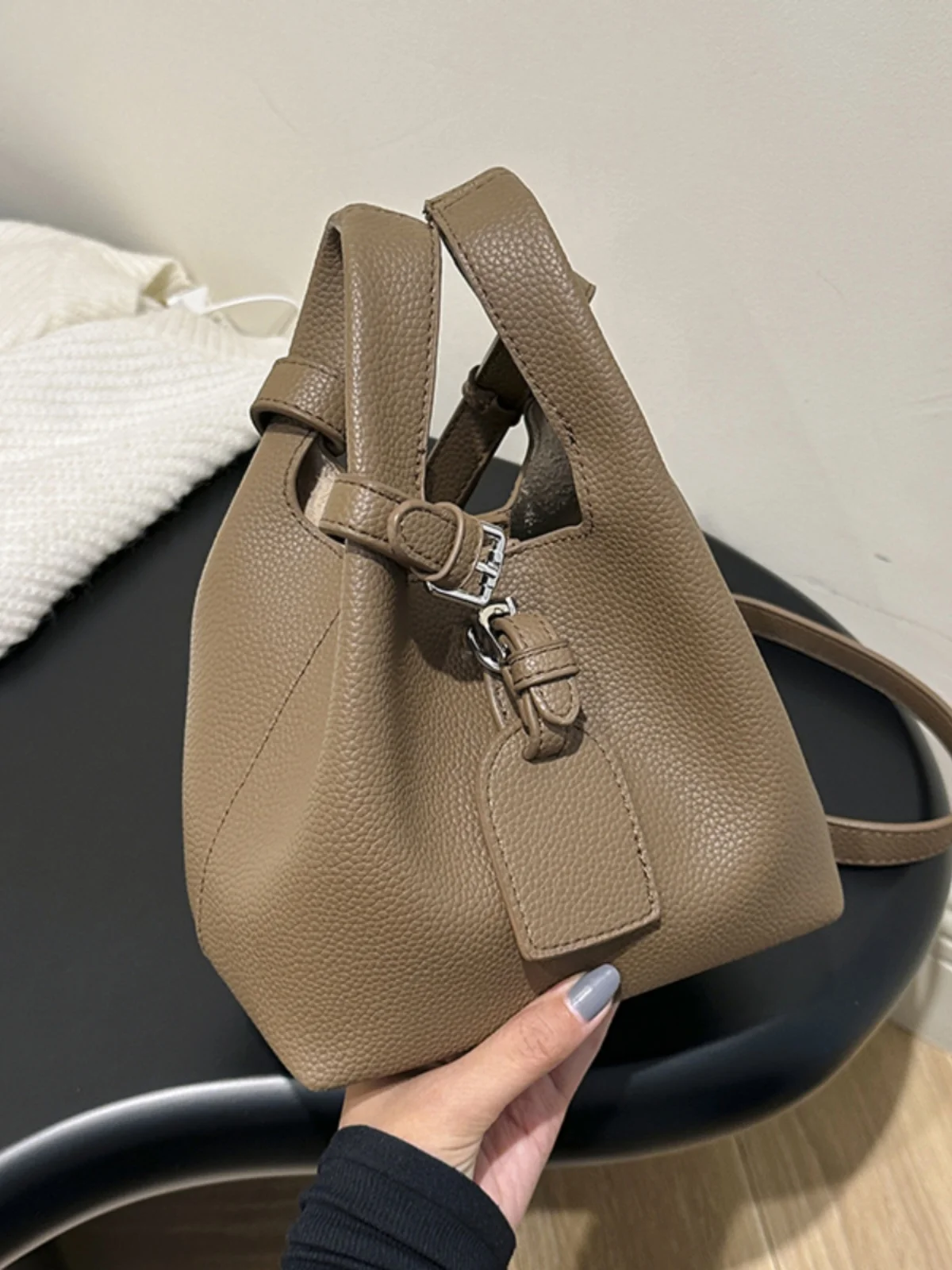 

Autumn/Winter Niche Design Bags 2023 New Women's Bags Popular Crossbody Bags Mini Bucket Bags