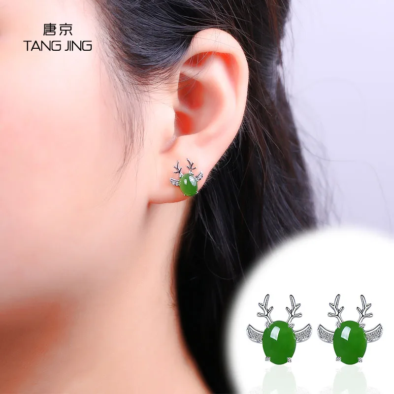 

Along the way, there are natural Hetian jade earrings, emerald jade, cute deer earrings, jewelry, and gifts