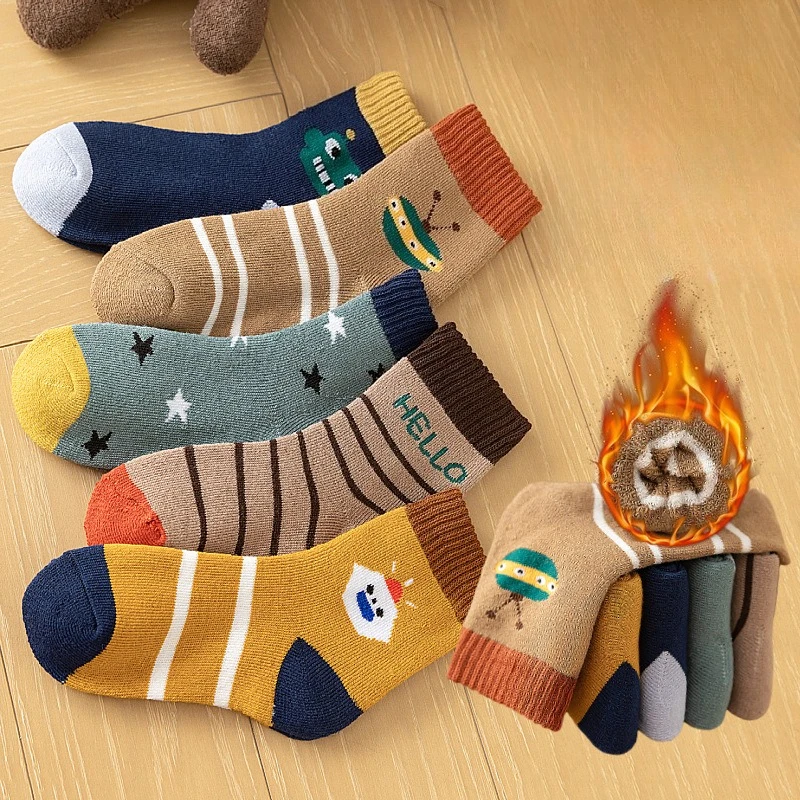 5 Paar dicke warme Socken für Kinder, niedliche Cartoon-Babysocken, mittellange Socken, warme Plüsch-Langsocken für den Winter, thermische Kinderschuhe – Detail 2