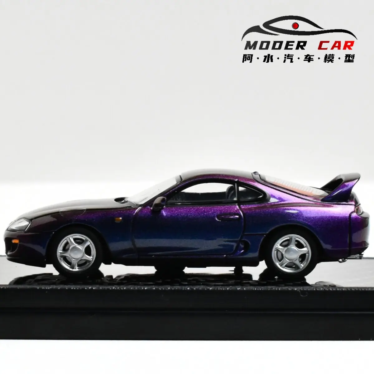 

Модель автомобиля Supra A80 в масштабе 1:64 с LCD-дисплеем, сувенирная литая модель