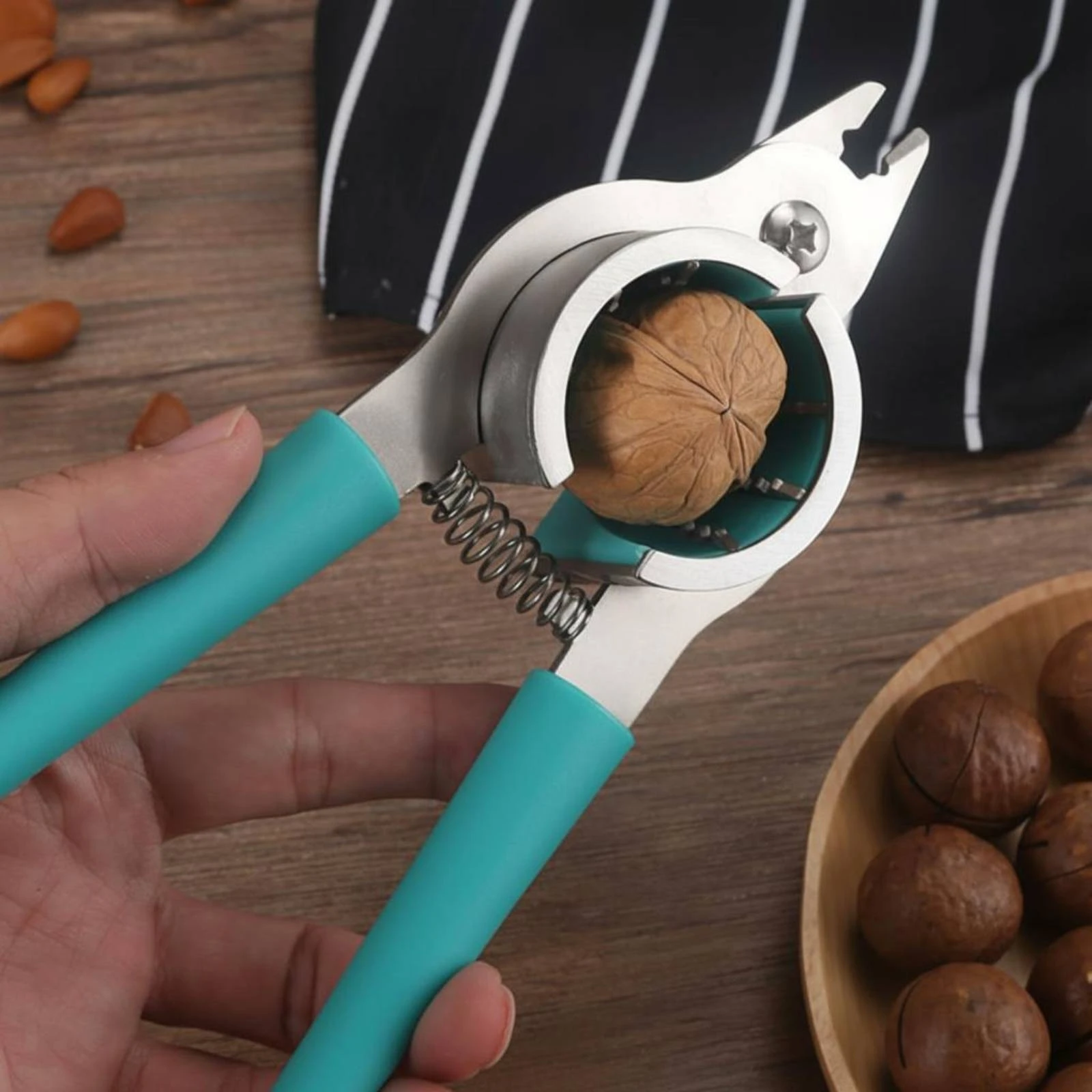 Picture 6: Coil-Assisted-Loaded Nutcracker Circular Cracking Head Nutcracker Plier Kitchen Tool Ribbed Grip Dining Accessory Long Handle