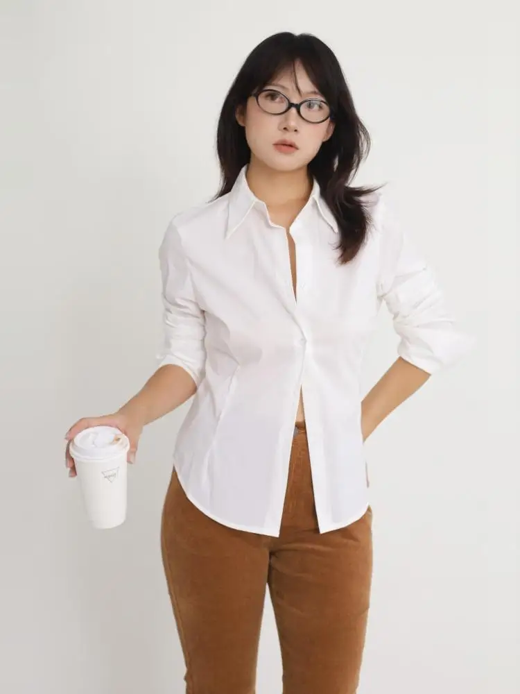 

Женская приталенная рубашка с длинным рукавом, белая, базовая, с отворотами на манжетах, для офиса, из полиэстера, премиум-класса