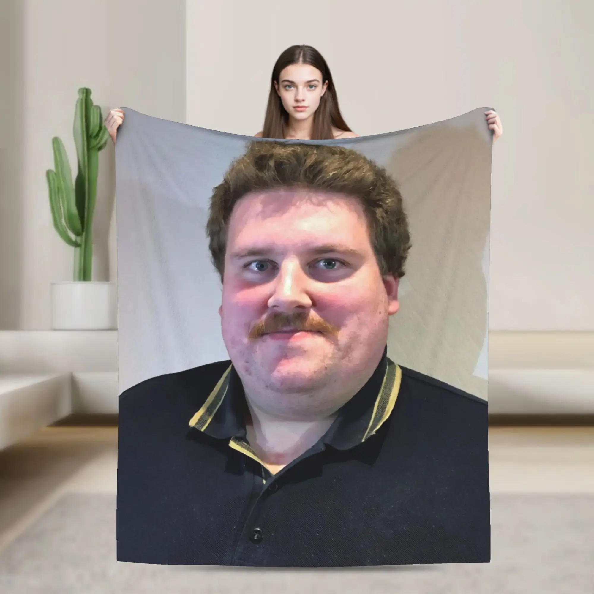 Drachenlord Rainer Winkler Überwurfdecke für Couch, weiche, gemütliche Plüschdecke, 127 x 152 cm, Tagesdecke in mehreren Größen für alle Jahreszeiten
