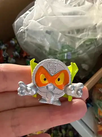 Zomlings Anime muñecas de basura figuras de acción 3CM modelo de juguete niños jugando Superzings muñeca de basura regalo de Navidad venta