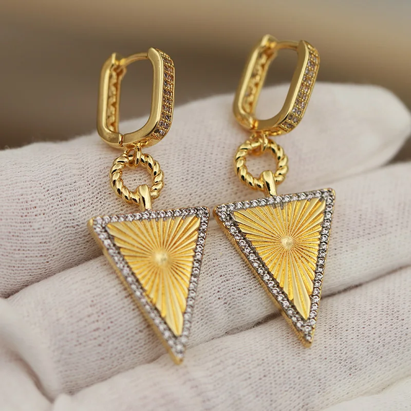 

New Sight Design Crystal Triangle Stud Earrings for Women Fashion Brand Jewelry Delicate Zirconia Simple Style Earrings