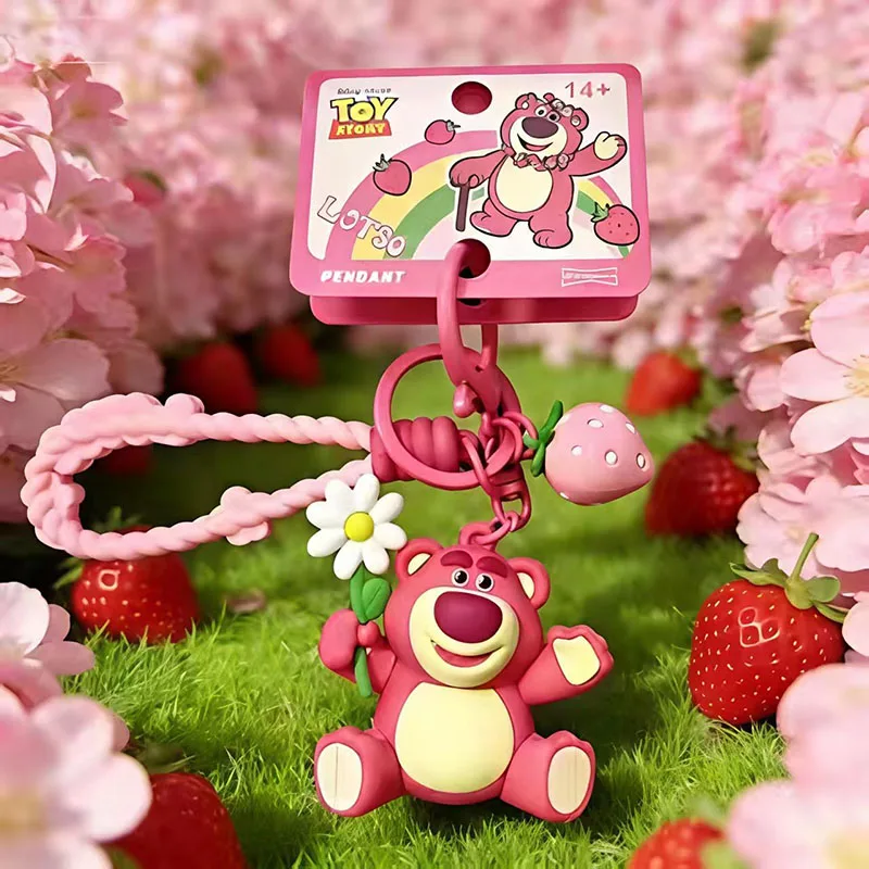 Llavero de Lotso de Toy Story, Lindo Colgante de Oso Rosa con Dijes de Fresa y Margarita, Correa de Muñeca para Mochila, Bolso, Llavero de Coche