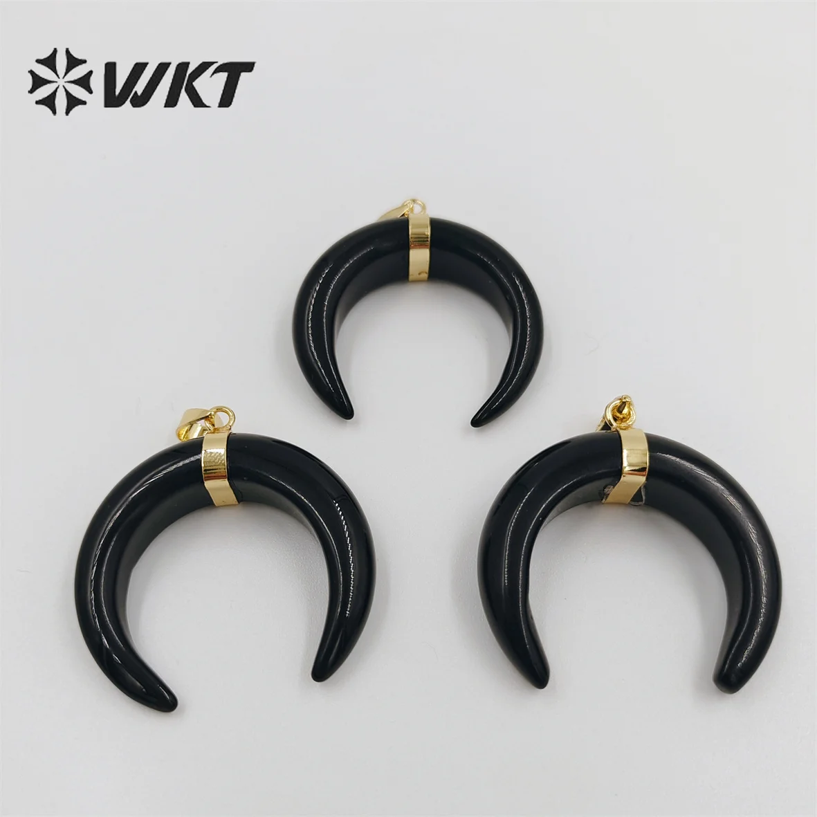 WT-P949 Hot sales natural black buffalo bone horn pendant gold color bezel middle black crescent bone horn pendant