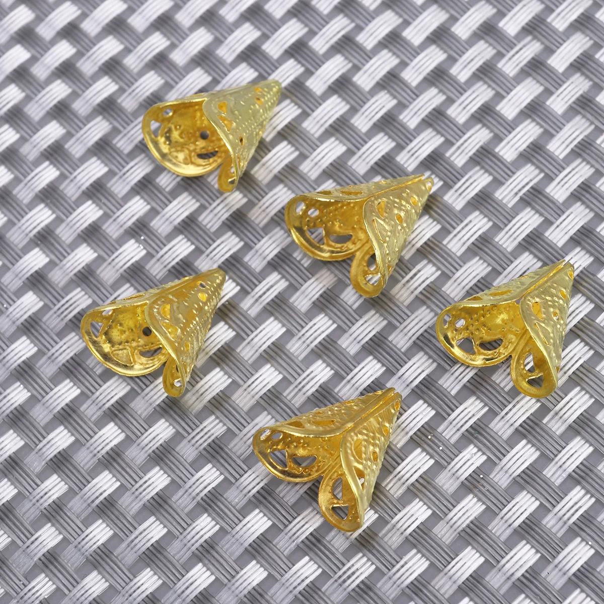 

50Pcs Metal Flower Cap Hollowed Design 15x16mm Silver Elegant Luxury Necklace Bracelet Earrings Pendant Making