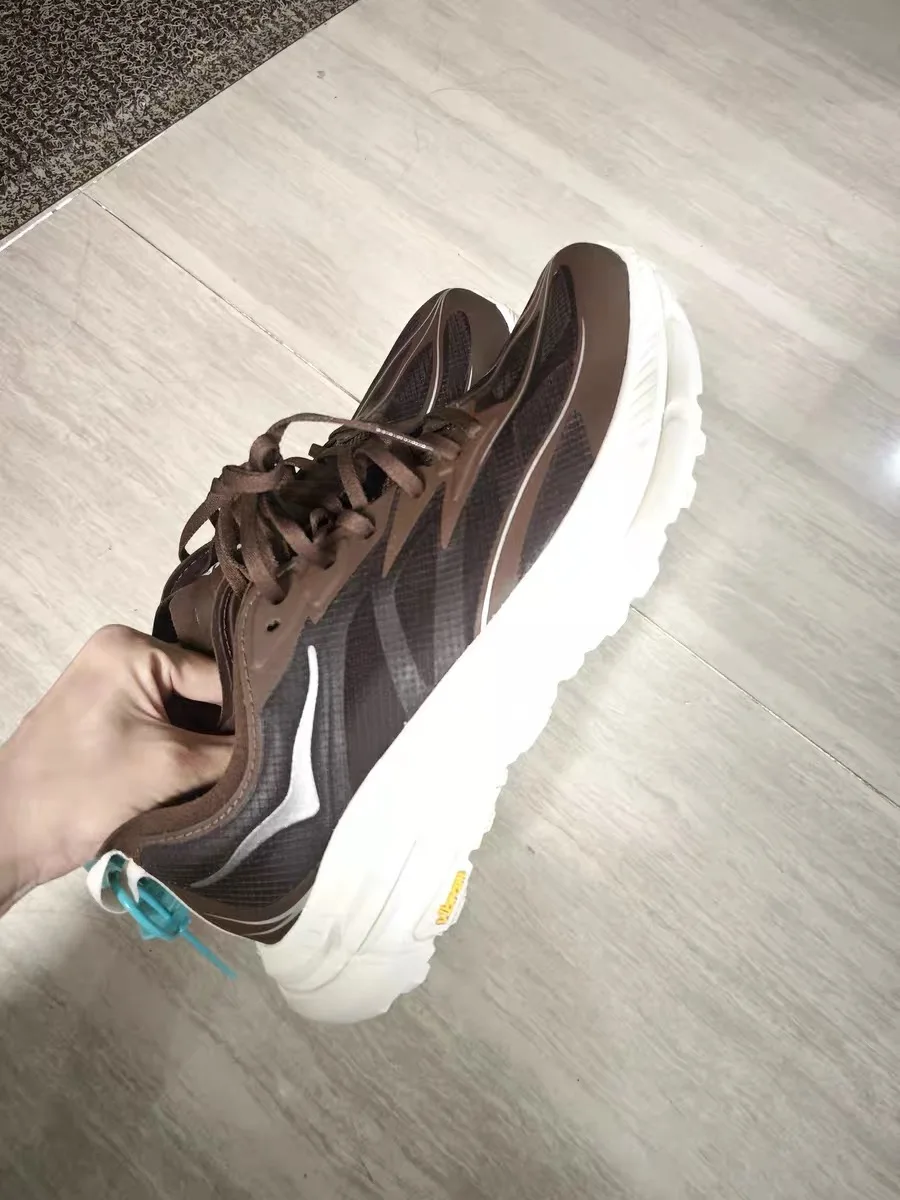 

2025 New jogging shoes men and women lightweight sports shoes road shoes wearable fashion sneakers walking shoes