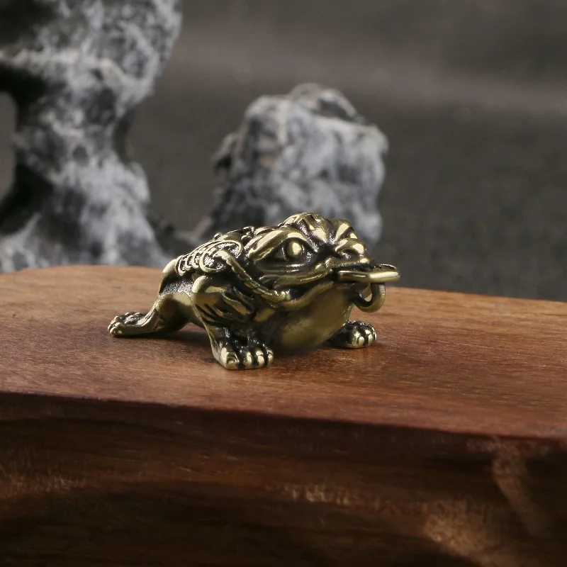 1 PC Handmade Solid Brass Golden Toad Ornament Keychain Pendant Retro Creative Animal Figurines Home Decoration Accessory Craft