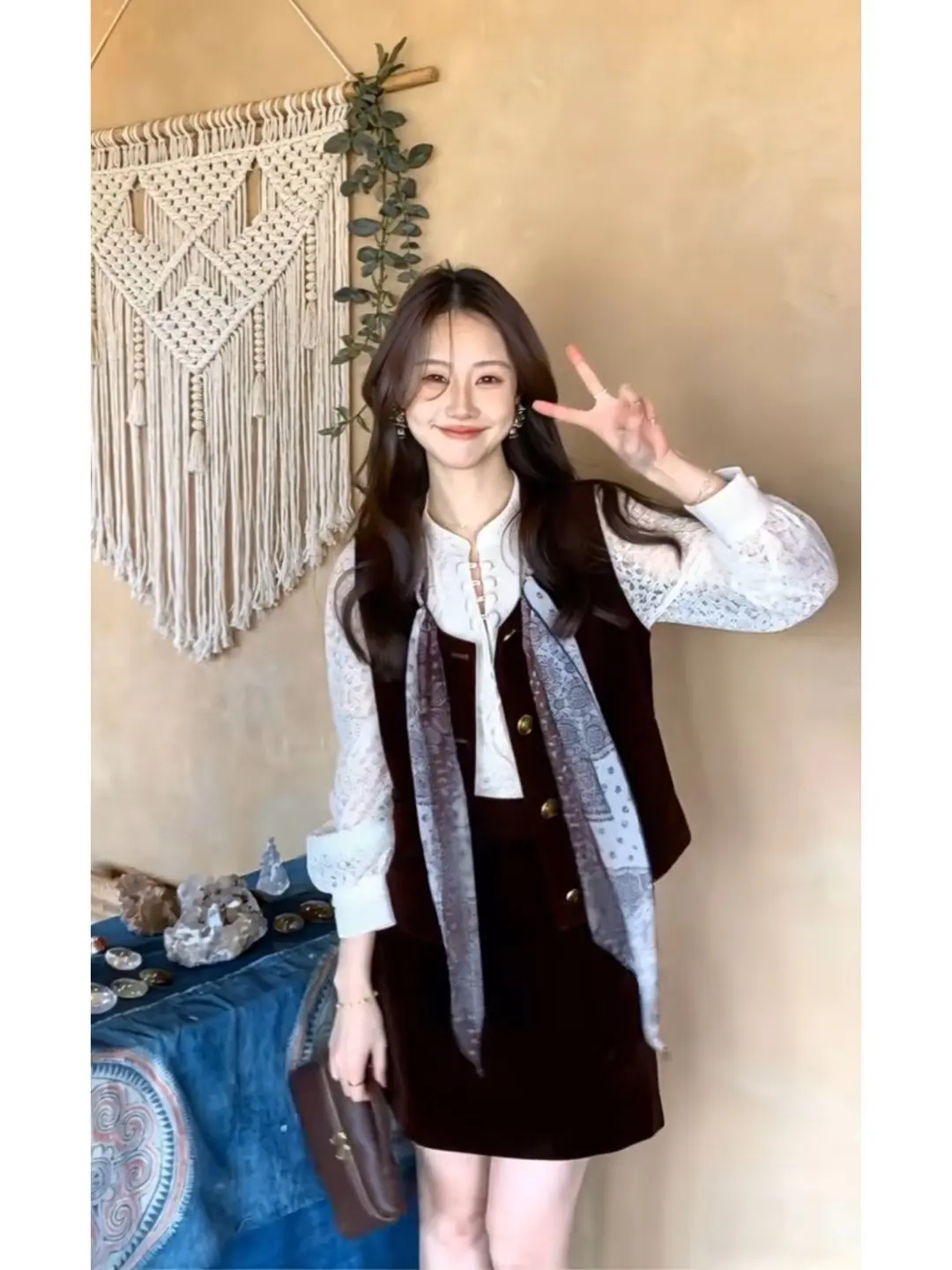 

Retro Sle Women's Two-Piece Set Hollow out Design Spring New irt And Vest Faionable And Wear-Resistant Korean Sle