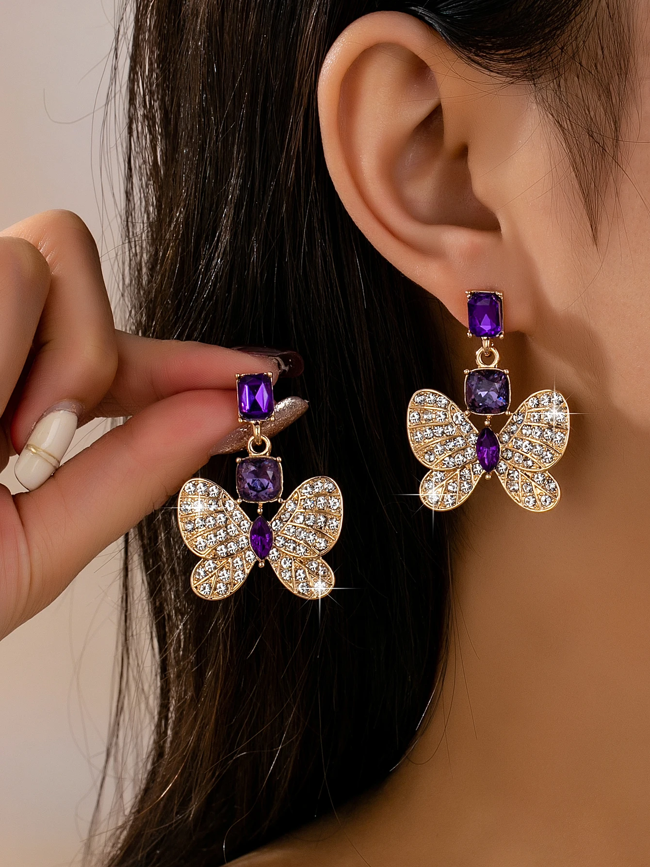 1 Pair of Light Luxury and Elegant Romantic Pastoral Fairy-Style Purple Glass Crystal Butterfly Pendant Earrings for Women, Suitable for Spring Picnics, Garden Dates, Wedding Bridesmaids, and Light Dress Occasions, to Be Worn with Floral Dresses, Chiffon Blouses, Light-Colored Suits, and Lace Camisole Dresses
