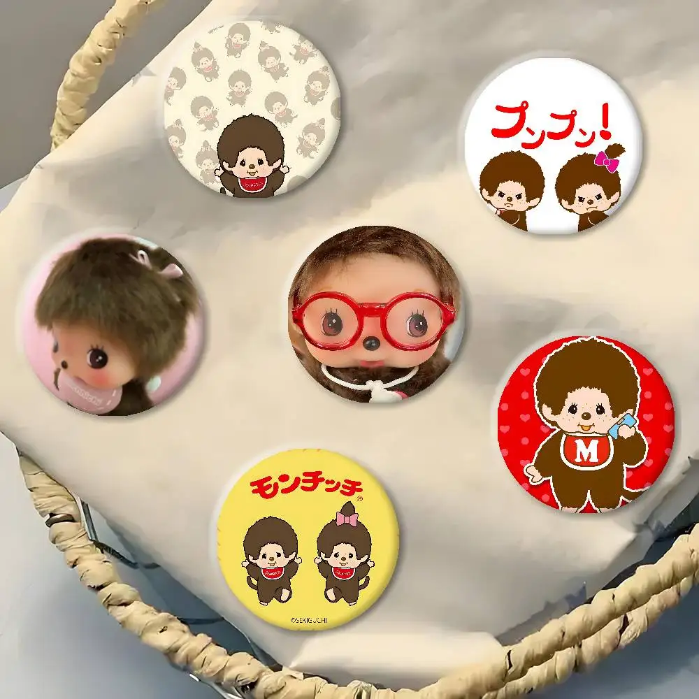 لطيف الكرتون M-monchhichis-s شارات الطرفية التلبيب دبابيس صفيح بروش مستدير لحقيبة الكتف اكسسوارات هدايا تذكارية