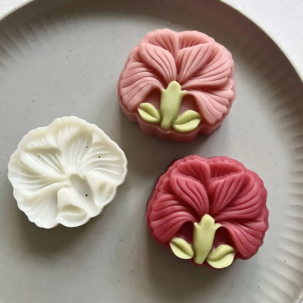 Plastic Iris Flower Shape Mooncake Mold 75g Hand Pressure Mooncake Stamp Chinese Style Three-dimensional Pastry Baking Mold