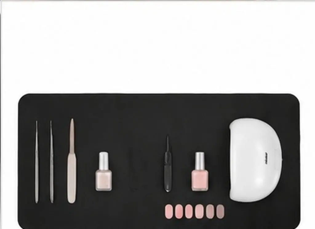 折りたたみ式マニキュアテーブルマット、滑り止め加工、ネイルデスクパッド、黒、メイクアップアーティスト向け、ジェルポリッシュ用、両面使用可能、小サイズ。