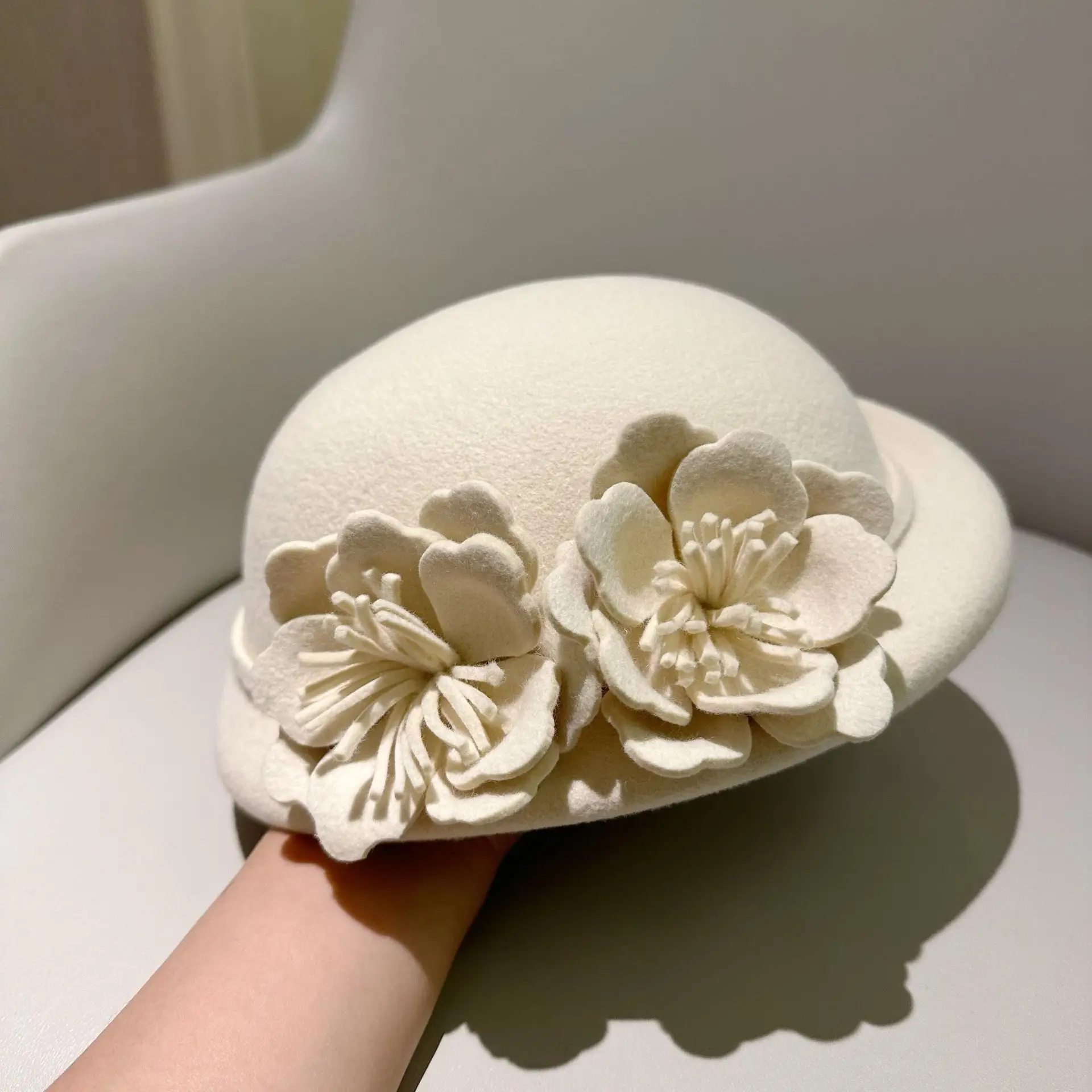 女性のための多用途でシックなニットトップ,3D花で作られたヴィンテージベレー帽,ファッショナブルでエレガント,新しい,秋と冬