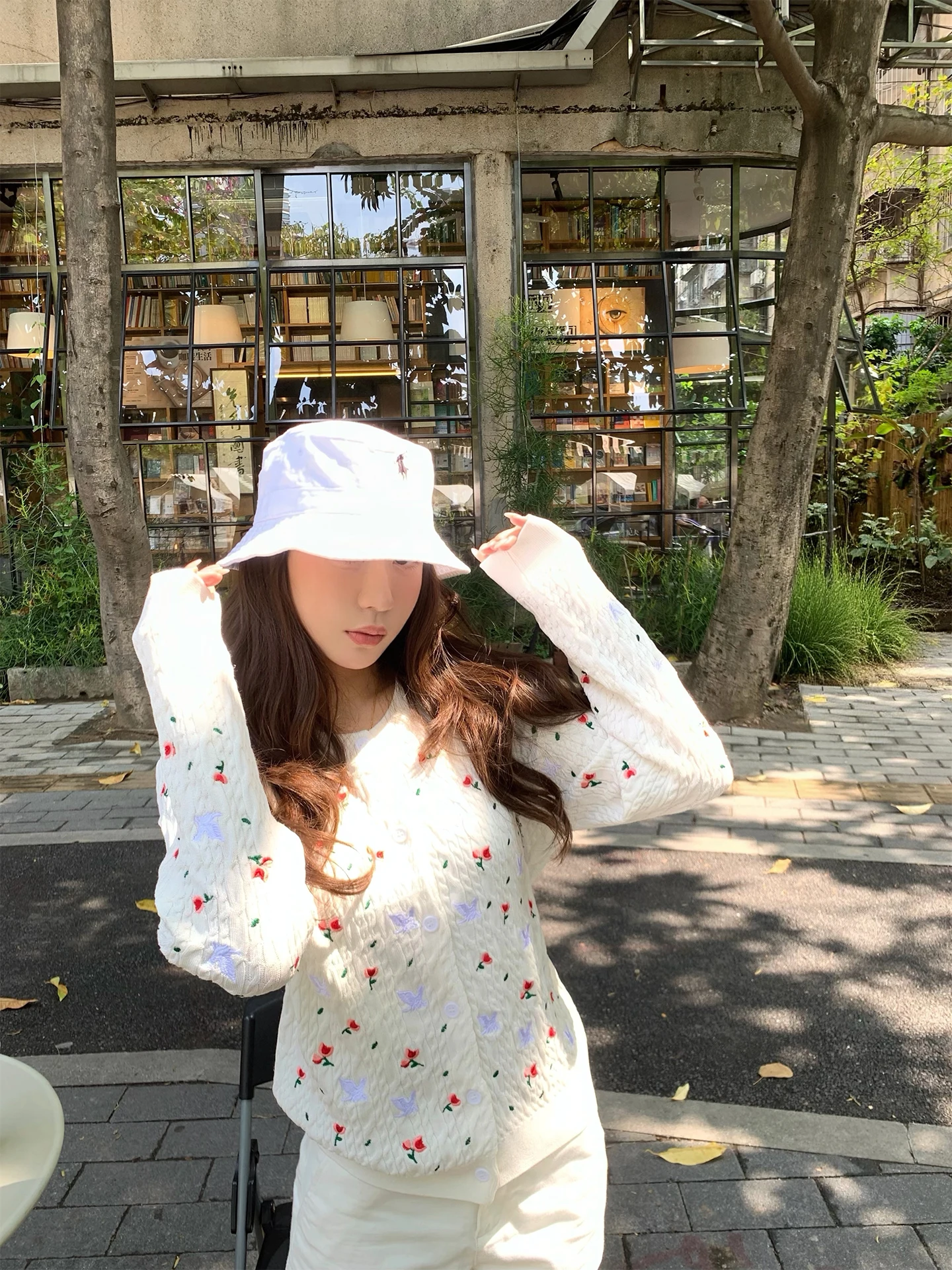 

Xuekeke White Flower Open Cardigan Women's Soft Cozy Knitted Casual Loose Feeling Top Plant Floral Long Sve Regular L...