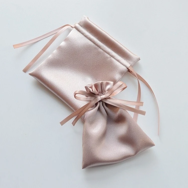 5 unidades de bolsitas de terciopelo beige de 12x14 cm, suaves y con textura similar al ante, ideales como bolsas de regalo para joyas, detalles de boda, dulces, pendientes y pulseras.
