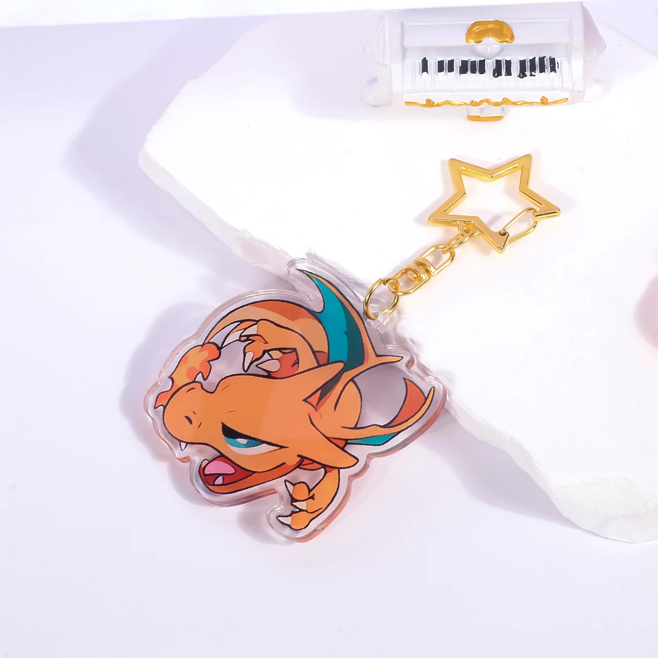 أنيمي سلسلة مفاتيح مصنوعة من الأكريليك حقيبة السيارة قلادة البوكيمون Cubone Charmander Charmeleon Charizard Flareon Vulpix Pidgeot Moltres Moltres