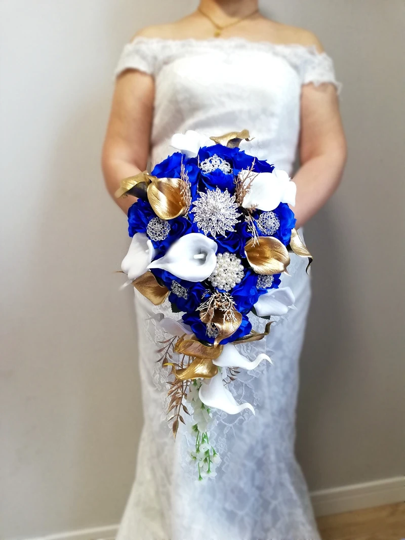 2022 New Royal Blue ดอกไม้ Golden Cala ลิลลี่ Cascading เจ้าสาว Rhinestones หรูหรา Bouquet De Mariée Retombant