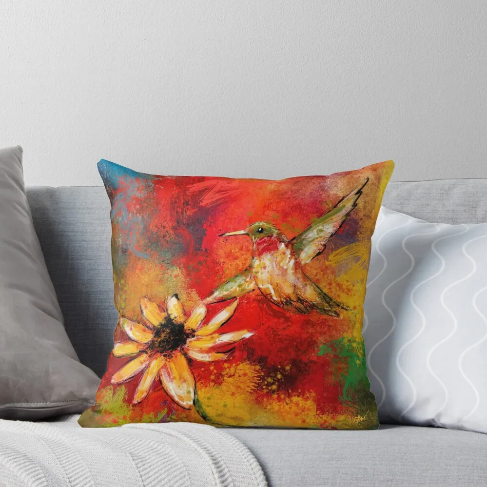 Подушка с изображением колибри для дивана
