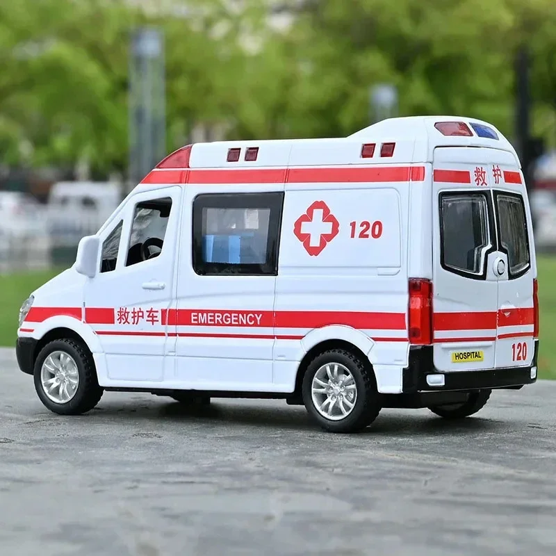 Brinquedo modelo de carro de liga para crianças, ambulância simulada, som e luz, puxar, carro de liga, porta dupla, presente, 1:32