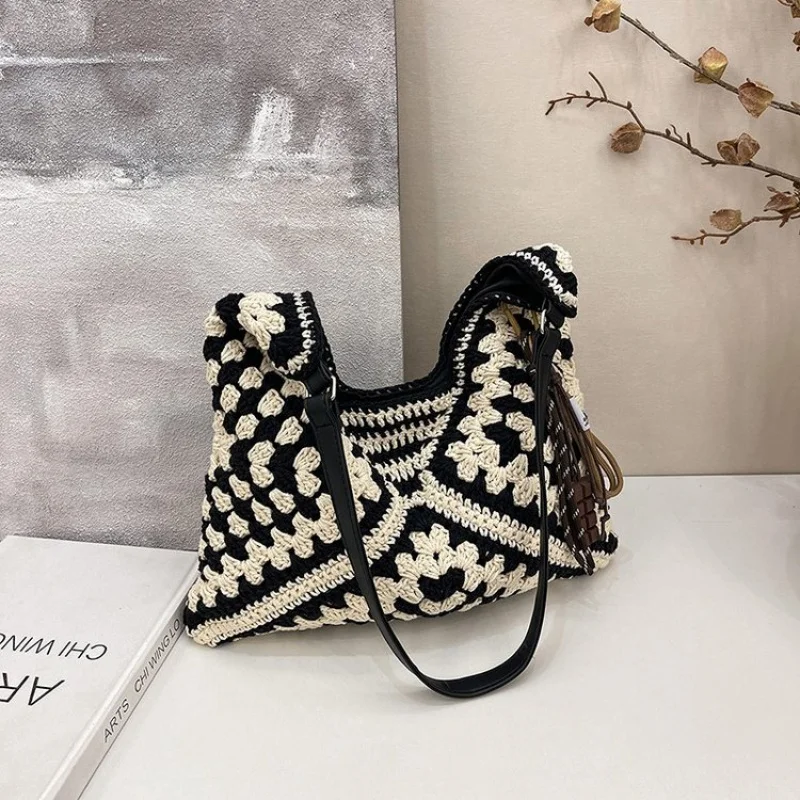 

Luxury Brand Women's Handbag High-Quality Leather Crossbody Option Elegant Design For Fashionable Ladies