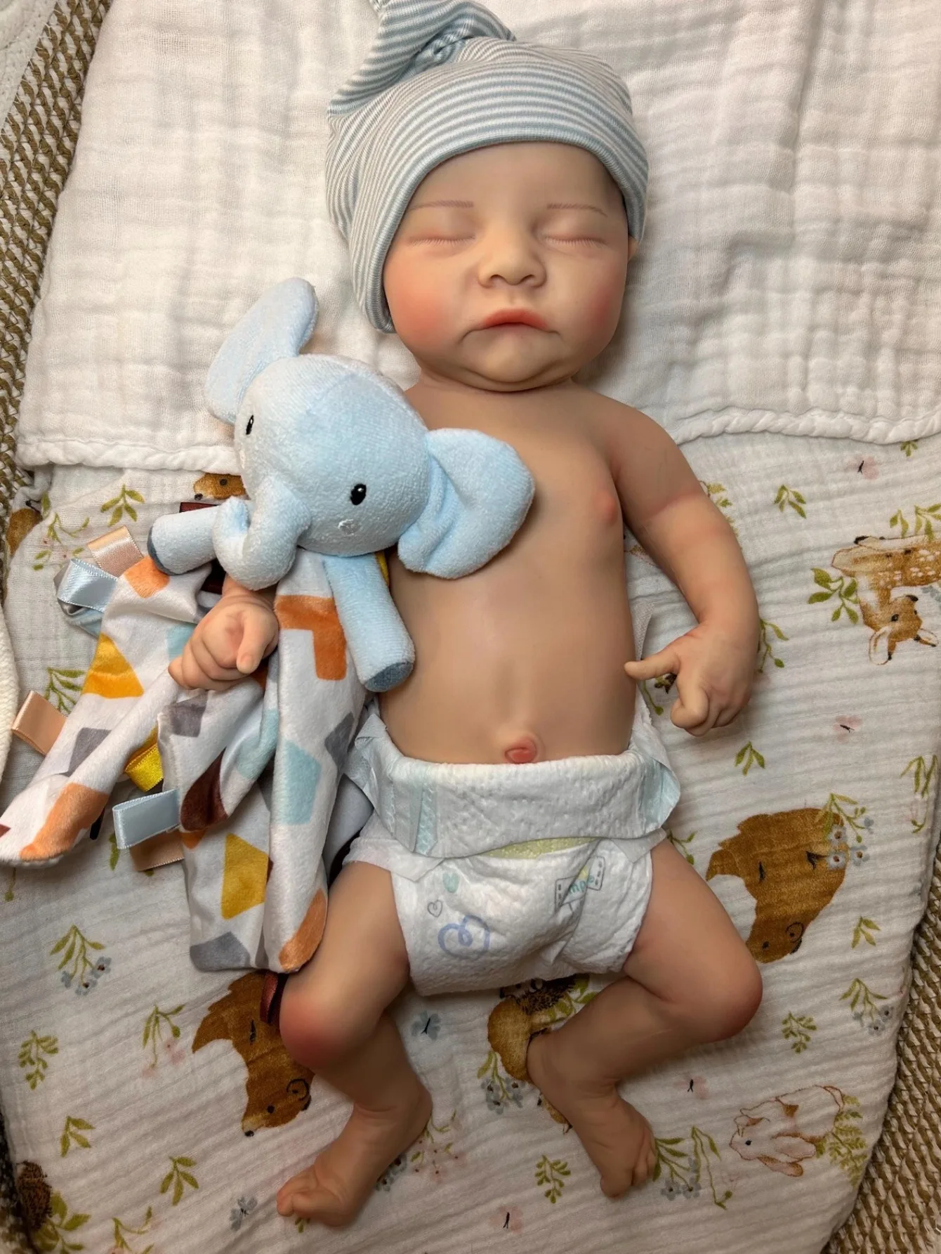 

16-Inch (40cm) Cuddly Sleeping Reborn Baby Doll - Lifelike Silicone Boy with Artistic Painting, Openable Mouth Doll