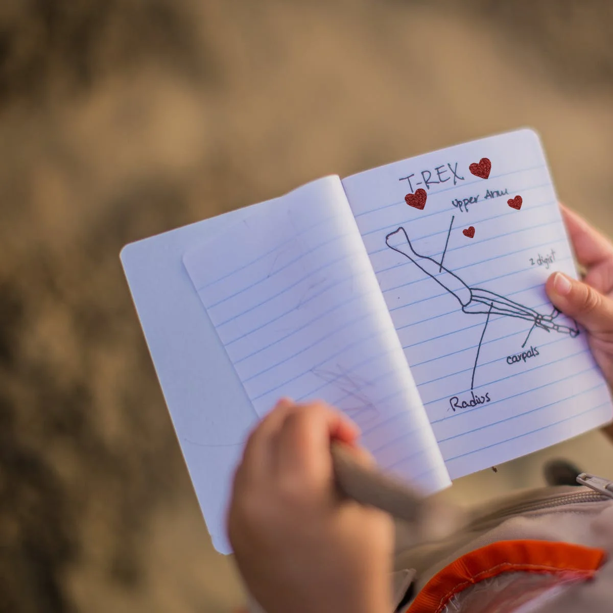 

3 Sheets Glitter Stickers DIY Diary Decoration Creative Fashion Sticker Decorative Decal for Albums Envelopes