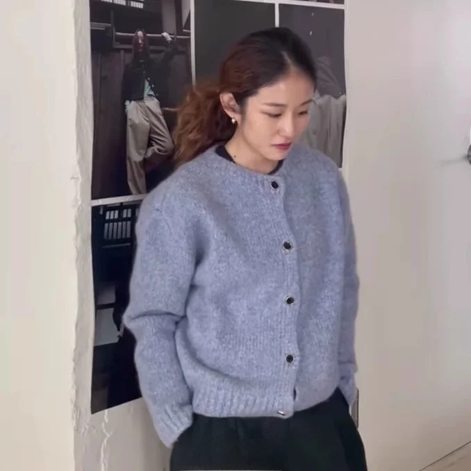 

Свободный повседневный шерстяной вязаный кардиган с круглым вырезом, утепленный свитер в корейском стиле Dongda Gate Sienne, женская зимняя коллекция 2025