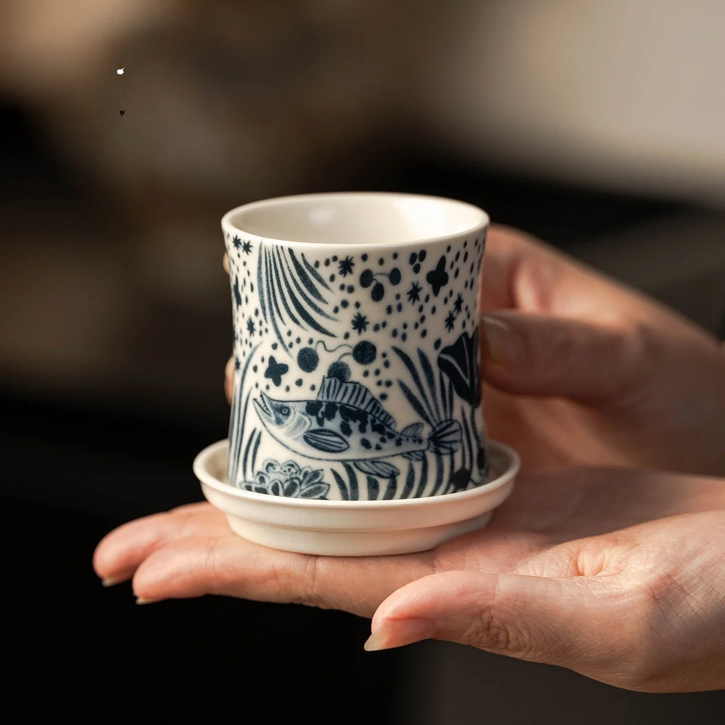 Soda Glazed Blue and White Fish Algae Pattern Ceramic Master Cup Personal Special Teacup with Coaster Retro Kung Fu Tea Set Gift