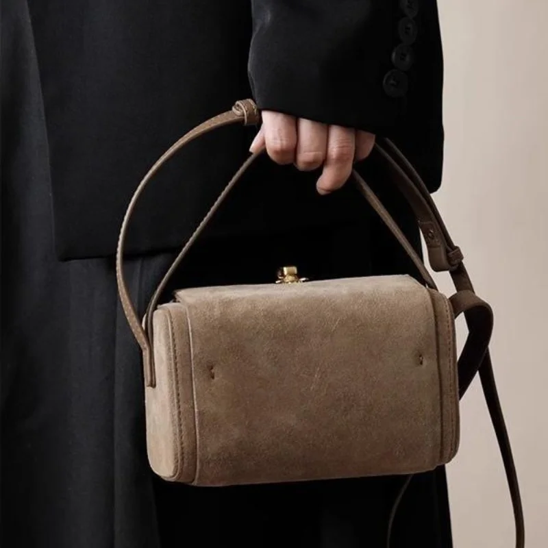 حقيبة يد نسائية عصرية جديدة لعام 2026 حقيبة وسادة كروس كلاسيكية راقية ذات ملمس غير لامع