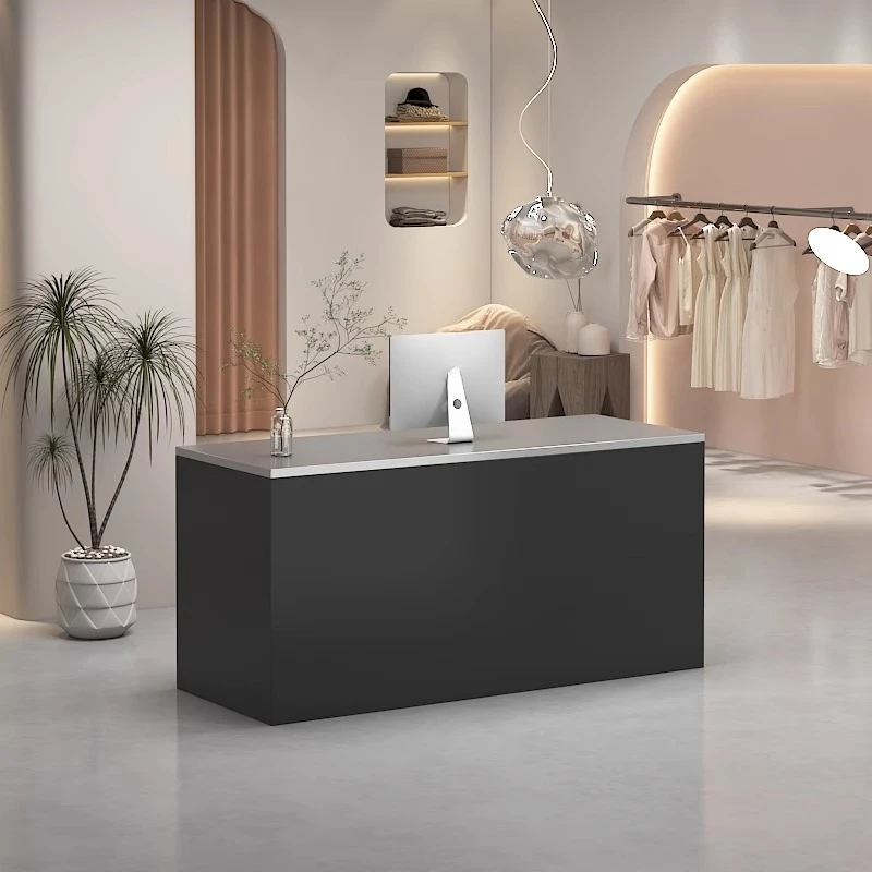 

Простой современный магазин женской одежды, небольшой салон красоты, компания по производству красок, стойка ресепшн