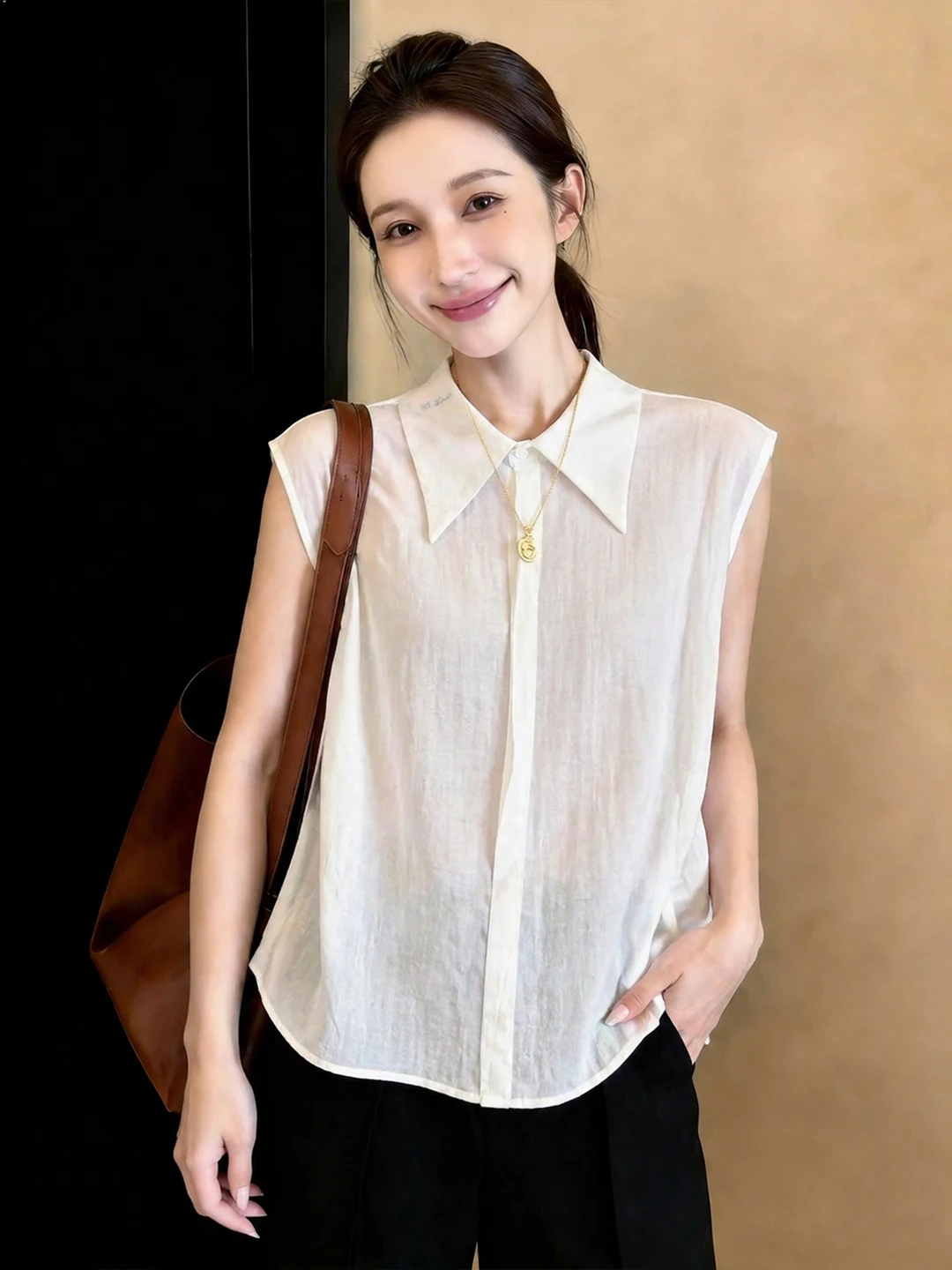 

Fashionable Sleeveless Neck Vest Women's Shirt Single Button Design Summer 2026 Elegant Style Commute Korean Version
