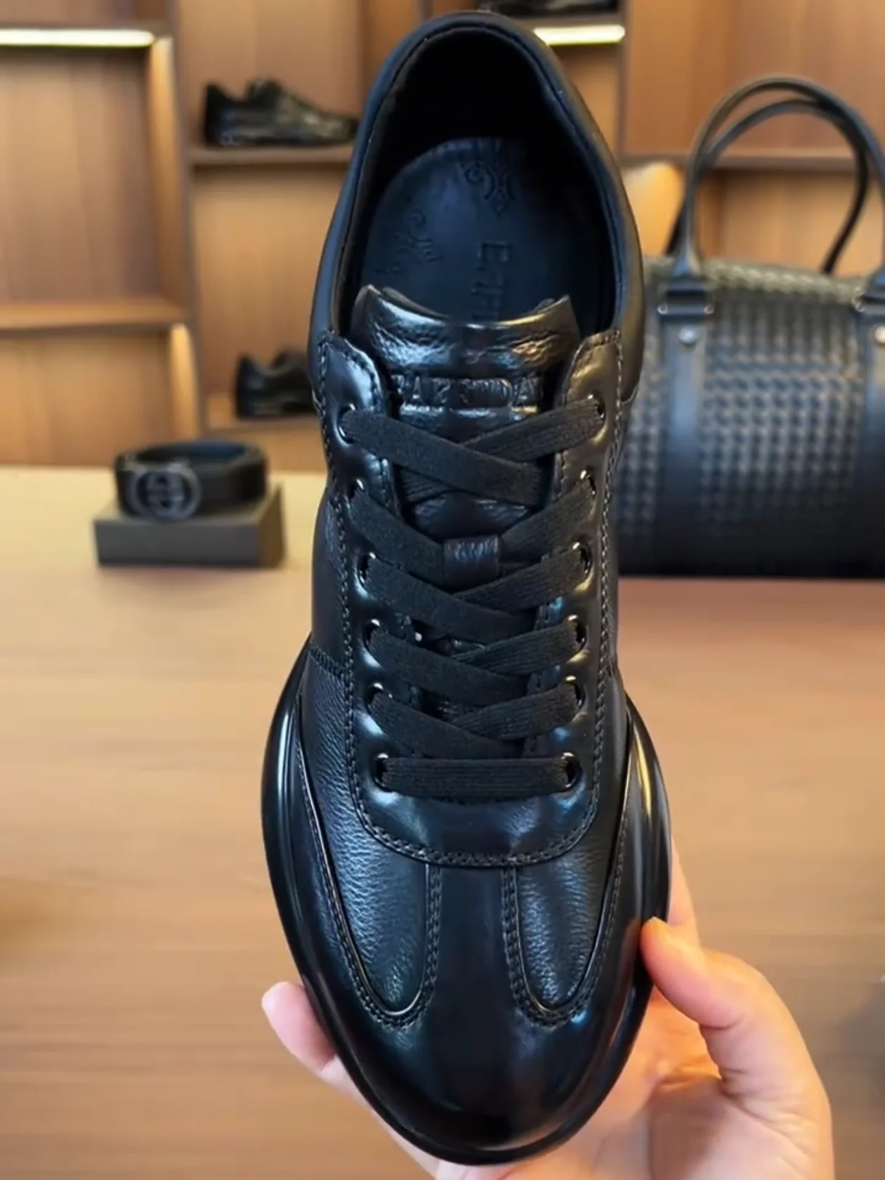 

Новинка 075 года, мужская повседневная удобная из натуральной кожи, высококачественная модная универсальная деловая обувь в европейском стиле Sle Ele