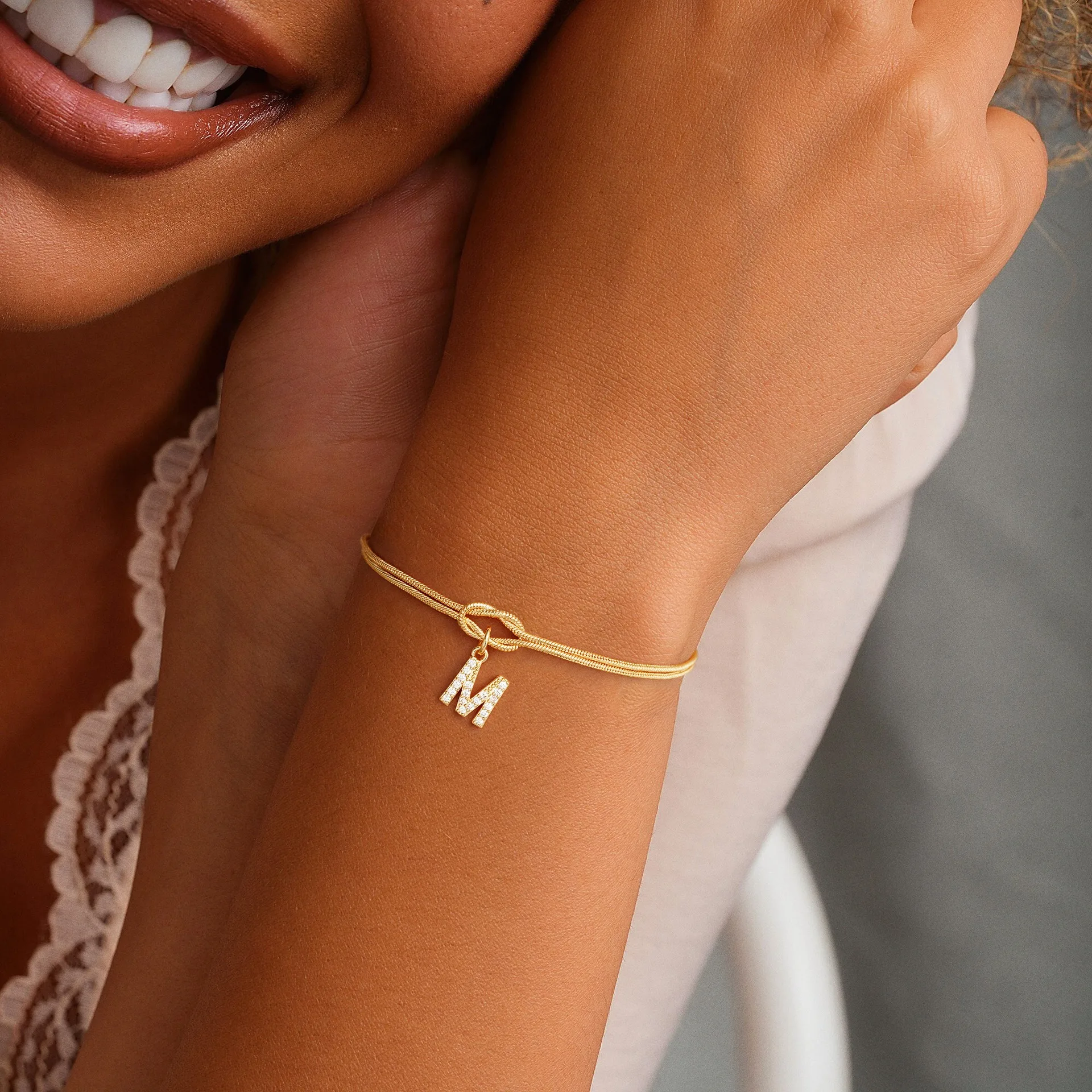 Edelstahl A-Z Initialen-Schlangenkette Armband Edelstahl-Schmuckarmband für Frauen Paar Valentinstagsgeschenk